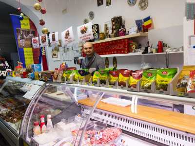 Il 32enne Ciprian, proprietario del negozio: arriva da Piatra Neamț, una citt� a nord della Romania